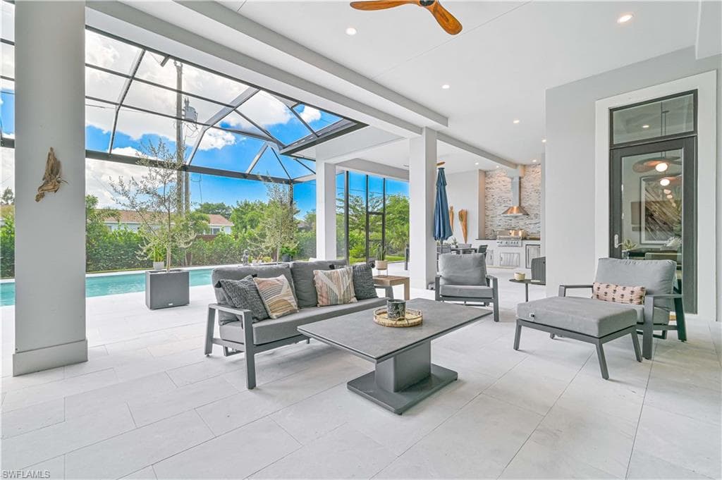 818 93rd Ave N, Naples, FL 34108-41