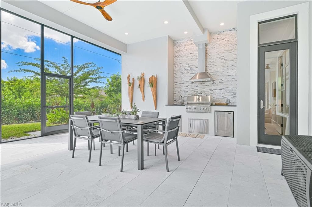 818 93rd Ave N, Naples, FL 34108-42