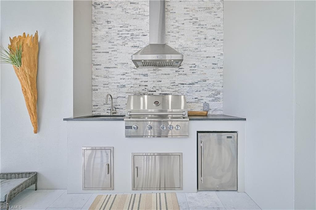 818 93rd Ave N, Naples, FL 34108-43