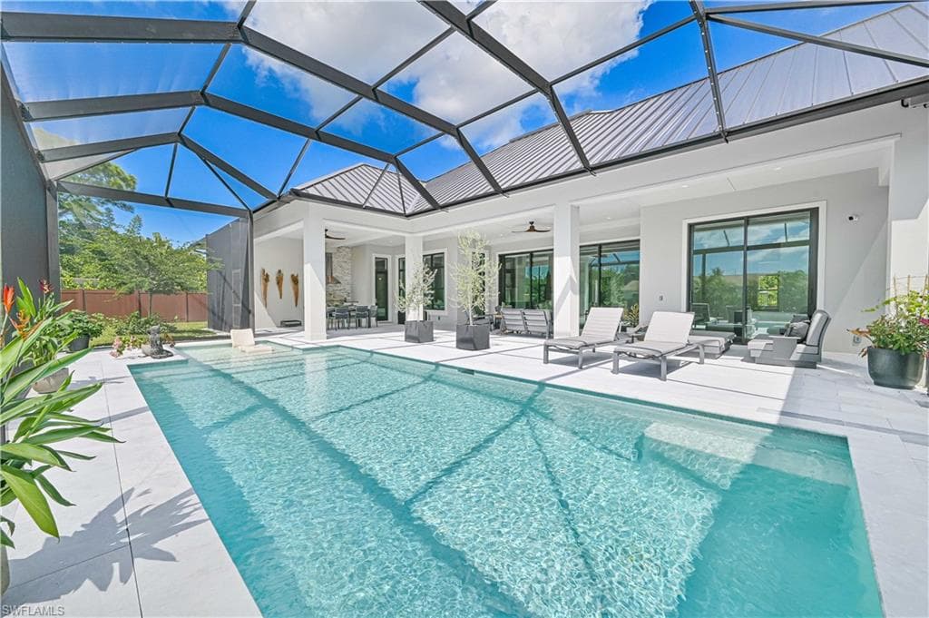 818 93rd Ave N, Naples, FL 34108-47