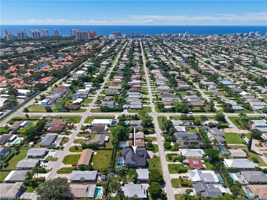 818 93rd Ave N, Naples, FL 34108-3
