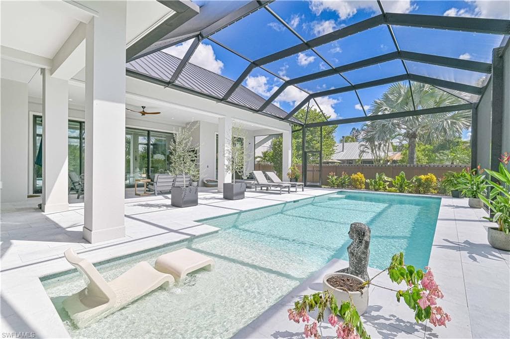 818 93rd Ave N, Naples, FL 34108-48