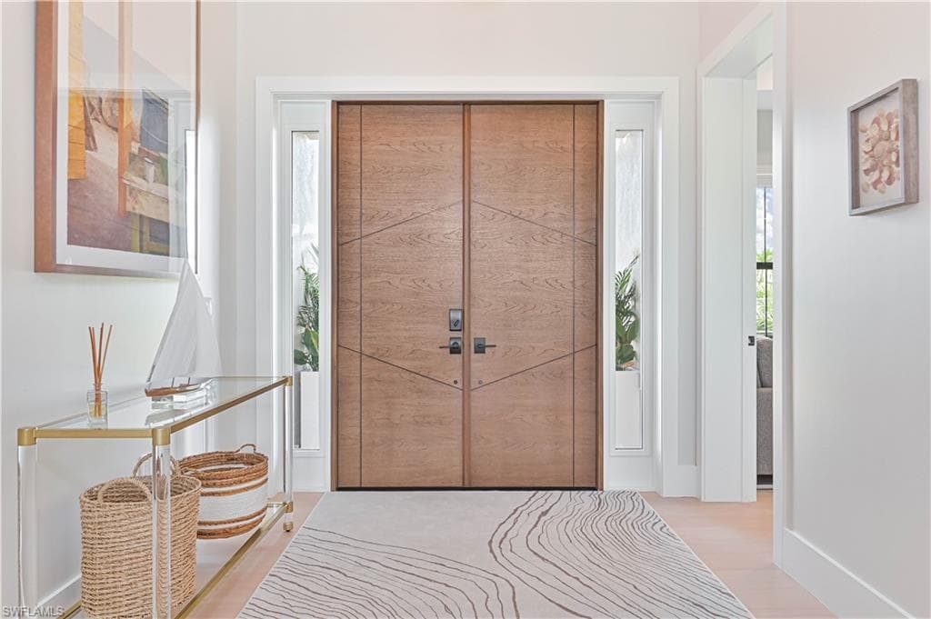 818 93rd Ave N, Naples, FL 34108-5