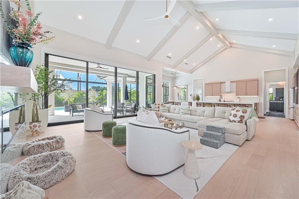 818 93rd Ave N, Naples, FL 34108-6