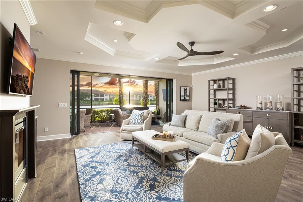 9672 Montelanico Loop 102, Naples, FL 34119-8