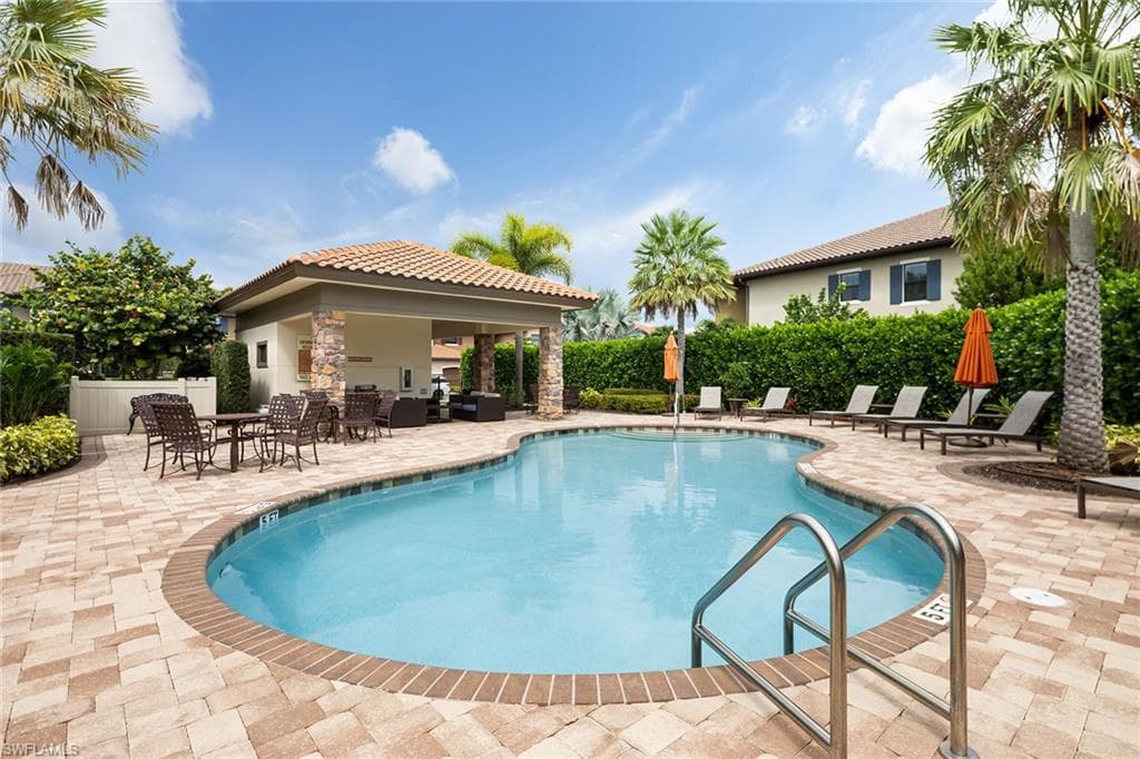 9672 Montelanico Loop 102, Naples, FL 34119-26
