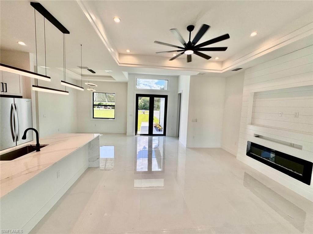 1353 Everglades Blvd N, Naples, FL 34120-9