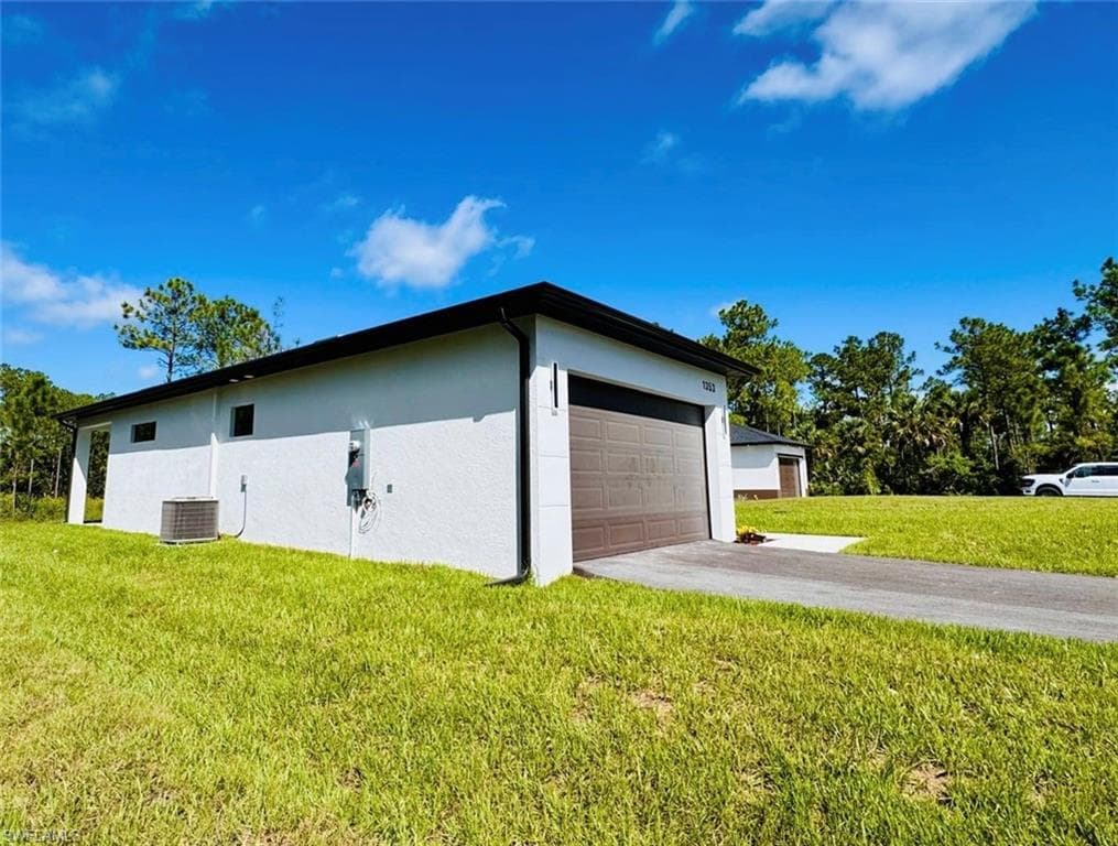 1353 Everglades Blvd N, Naples, FL 34120-3