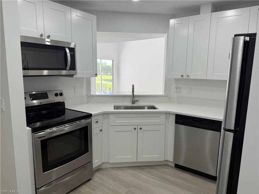 1526 A Trafalgar Ln J-102, Naples, FL 34116-11
