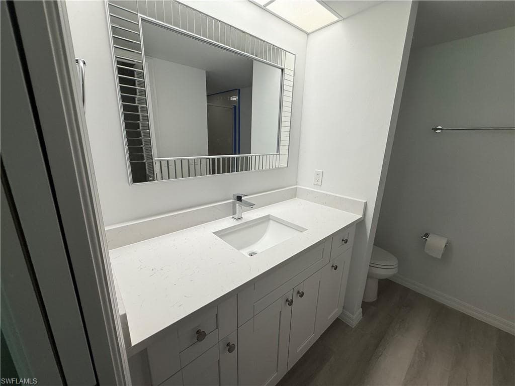 1526 A Trafalgar Ln J-102, Naples, FL 34116-18
