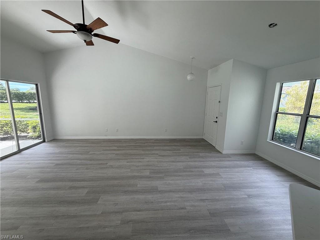 1526 A Trafalgar Ln J-102, Naples, FL 34116-5