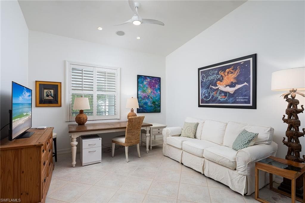 790 Bentwater Cir 203, Naples, FL 34108-13