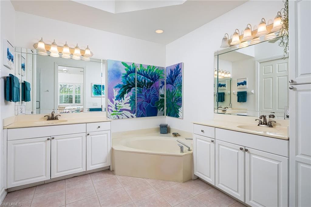 790 Bentwater Cir 203, Naples, FL 34108-16