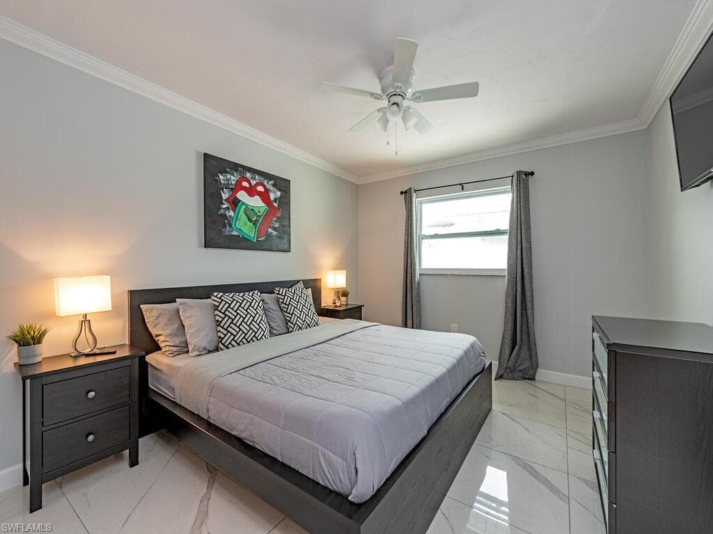 714 109th Ave N, Naples, FL 34108-9