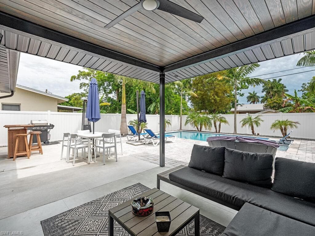 714 109th Ave N, Naples, FL 34108-12