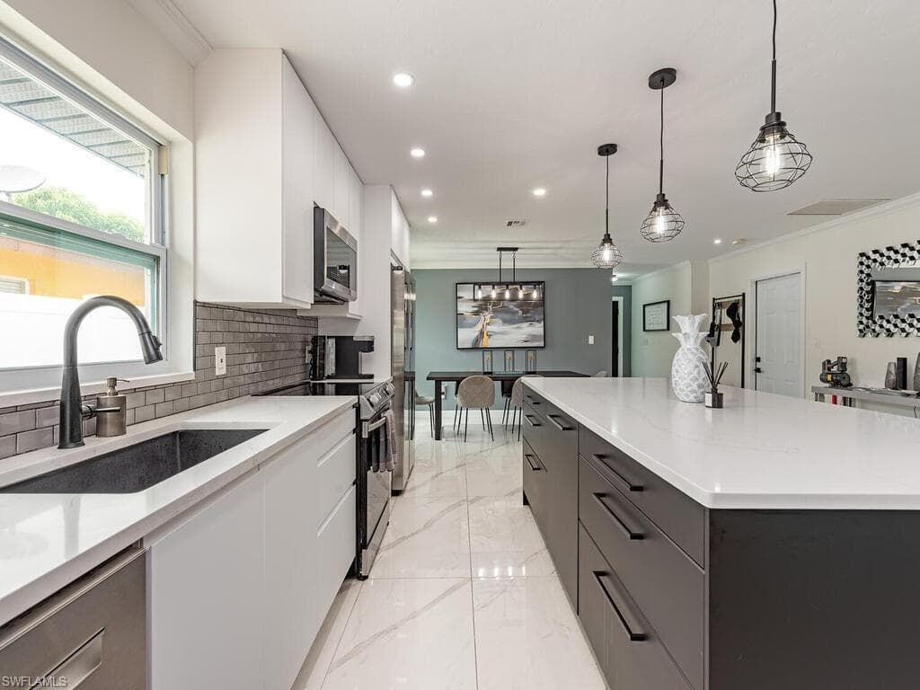 714 109th Ave N, Naples, FL 34108-4