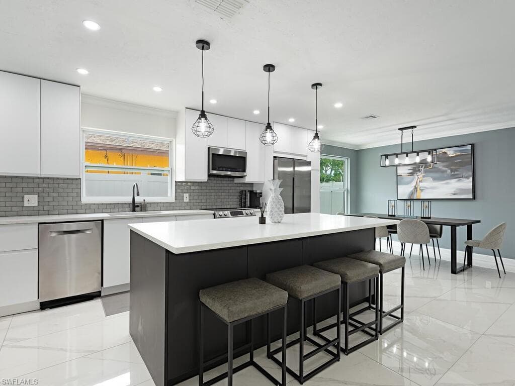 714 109th Ave N, Naples, FL 34108-5