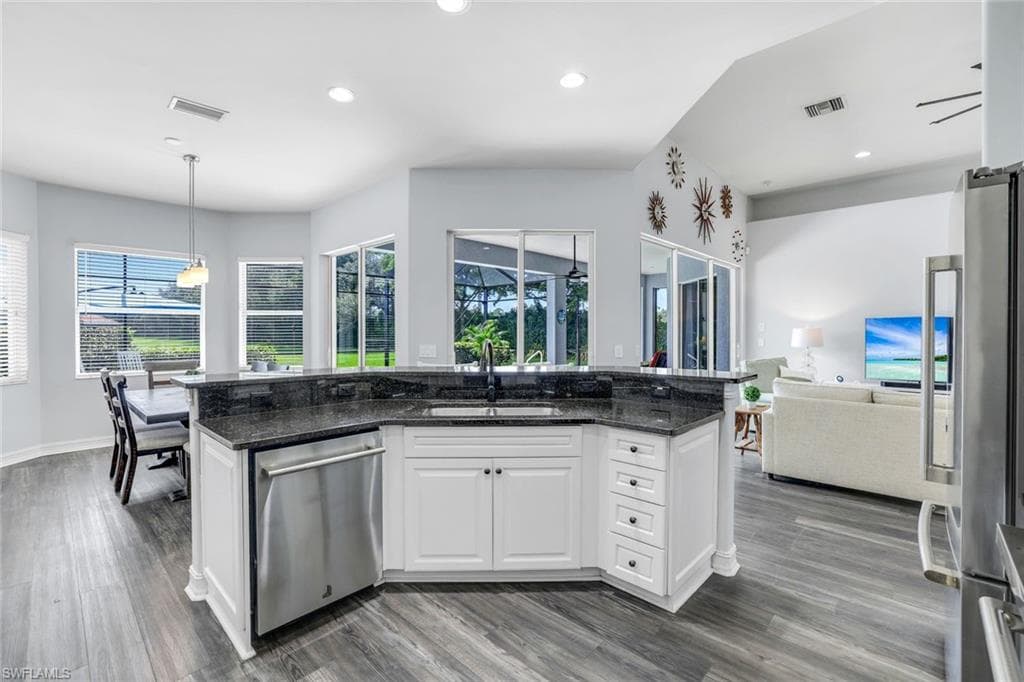 6062 Divot Ct, Naples, FL 34113-8