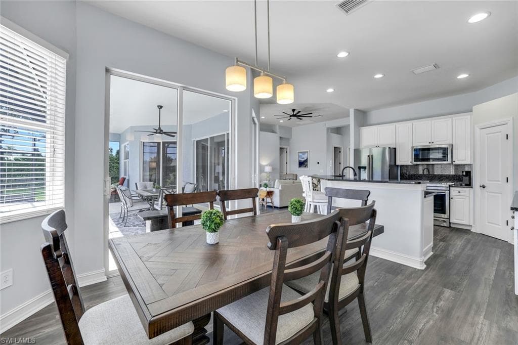 6062 Divot Ct, Naples, FL 34113-10