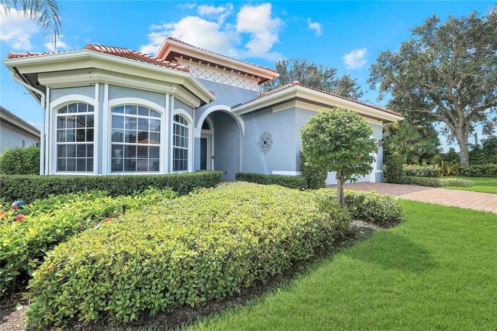 6062 Divot Ct, Naples, FL 34113-1