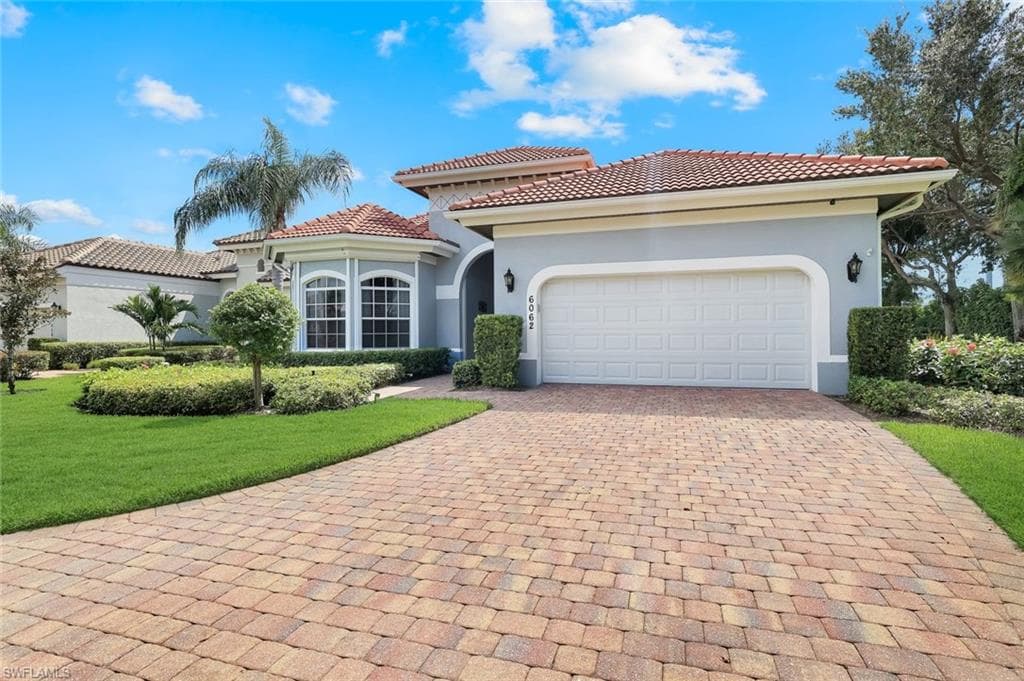 6062 Divot Ct, Naples, FL 34113-2