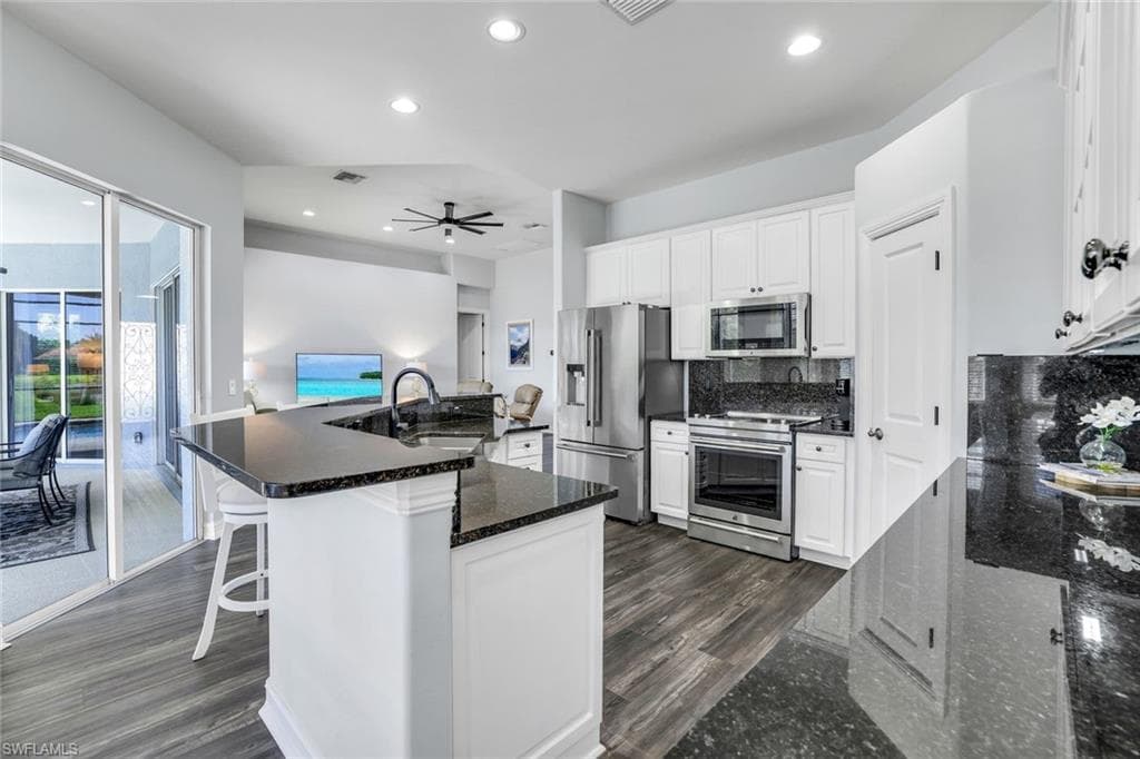 6062 Divot Ct, Naples, FL 34113-6