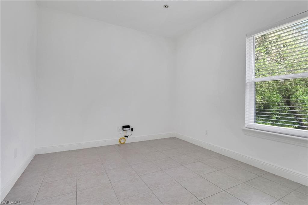 4310 28th Ave SE, Naples, FL 34117-19