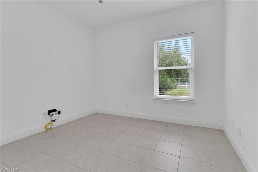 4310 28th Ave SE, Naples, FL 34117-20