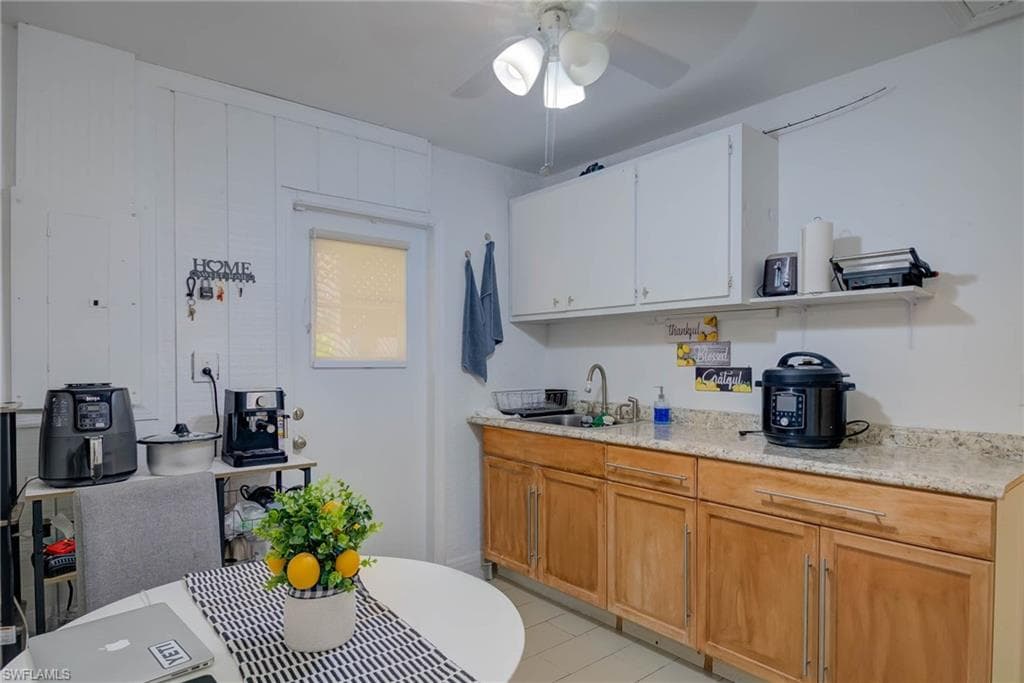 2940 10th Ave NE, Naples, FL 34120-9