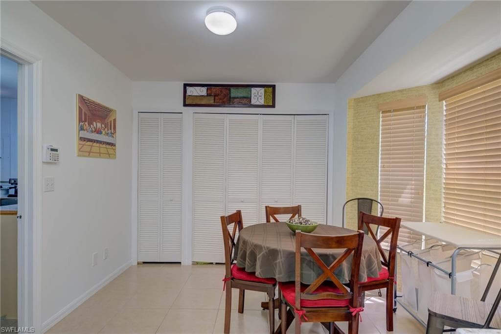 2940 10th Ave NE, Naples, FL 34120-18