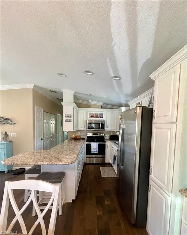 1316 Diamond Lake Cir, Naples, FL 34114-11