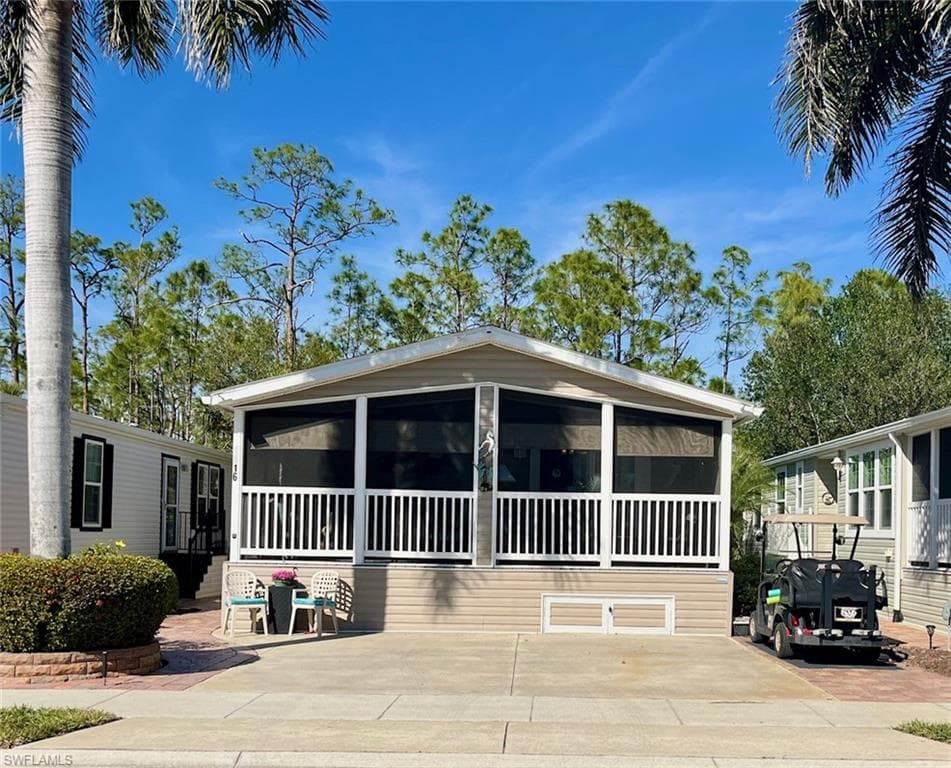 1316 Diamond Lake Cir, Naples, FL 34114-1