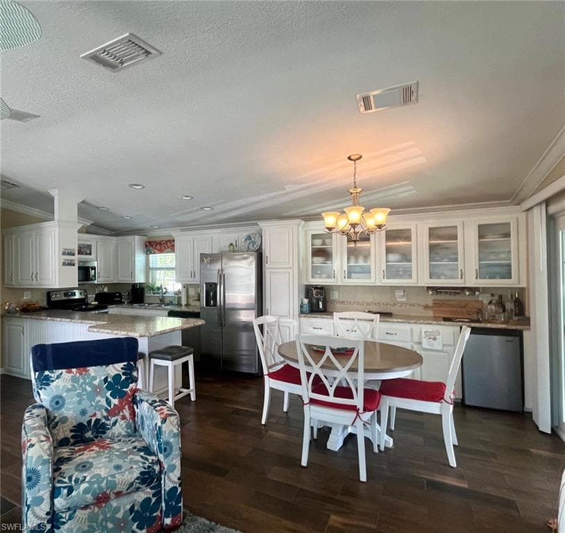 1316 Diamond Lake Cir, Naples, FL 34114-5