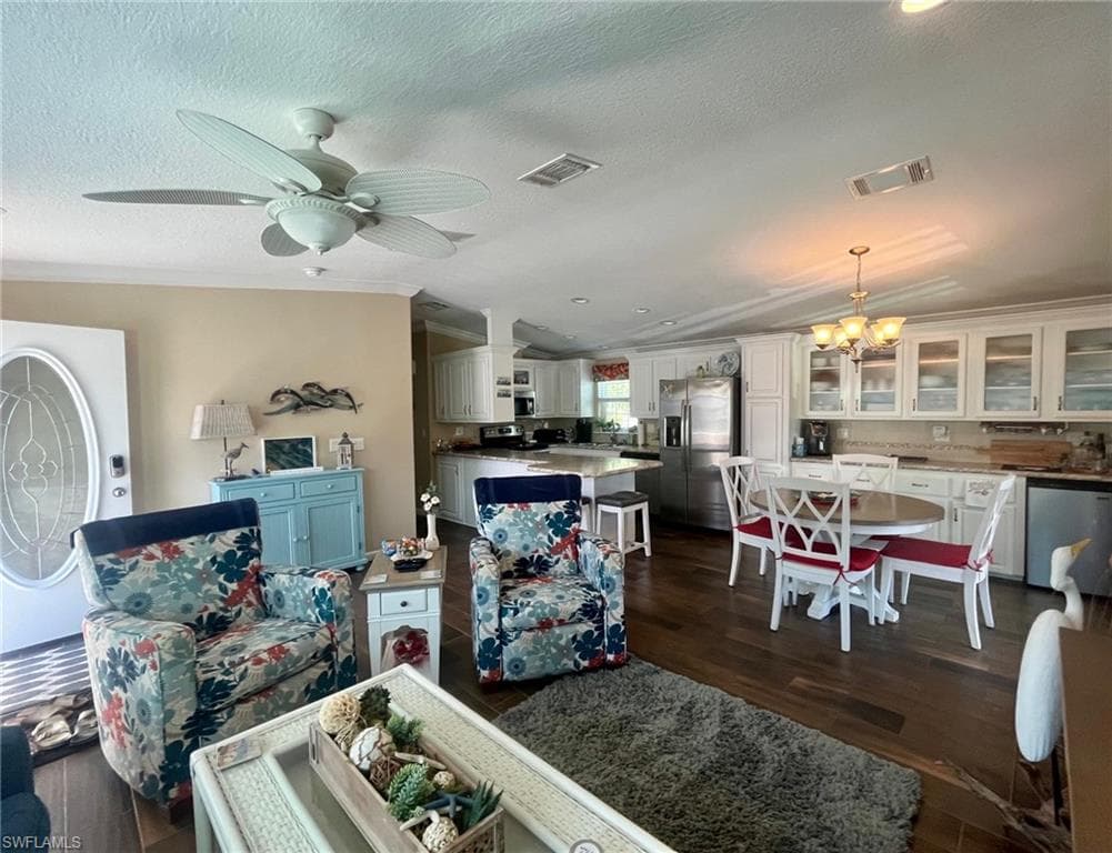 1316 Diamond Lake Cir, Naples, FL 34114-6