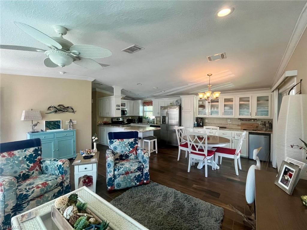 1316 Diamond Lake Cir, Naples, FL 34114-7