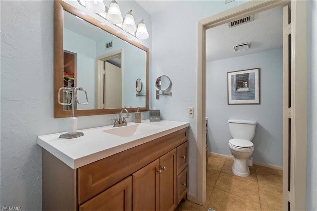 141 Cypress Way E D, Naples, FL 34110-16