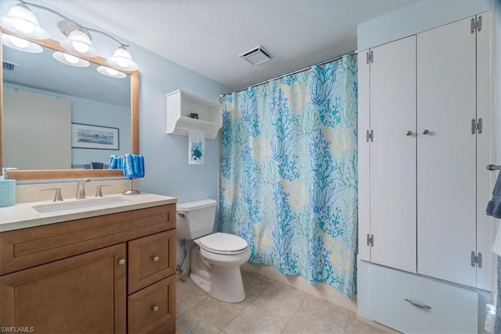 141 Cypress Way E D, Naples, FL 34110-19