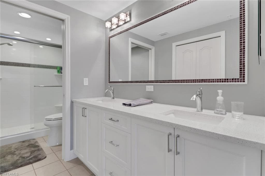 7819 Regal Heron Cir 203, Naples, FL 34104-16