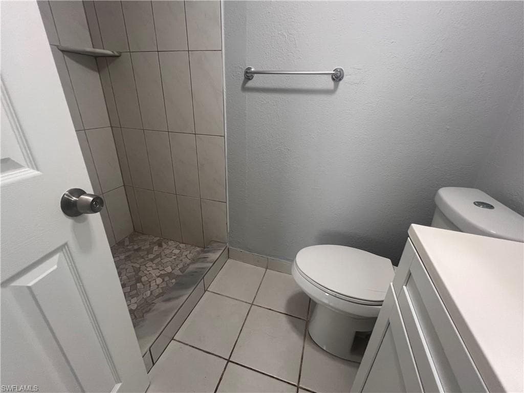 4601 Bayshore Dr A1, Naples, FL 34112-10