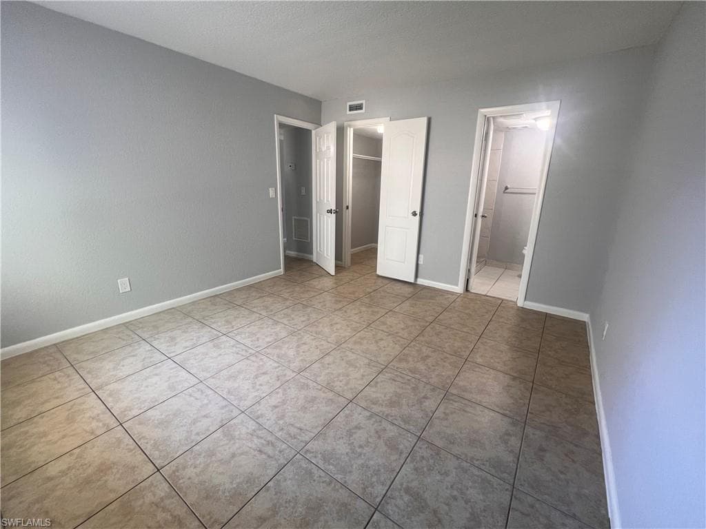 4601 Bayshore Dr A1, Naples, FL 34112-13