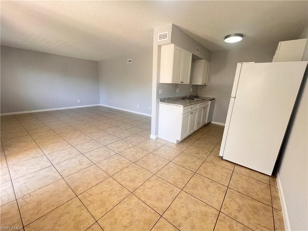 4601 Bayshore Dr A1, Naples, FL 34112-3