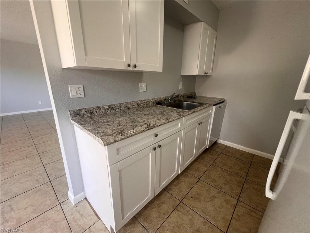 4601 Bayshore Dr A1, Naples, FL 34112-4