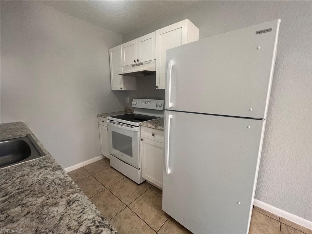 4601 Bayshore Dr A1, Naples, FL 34112-5