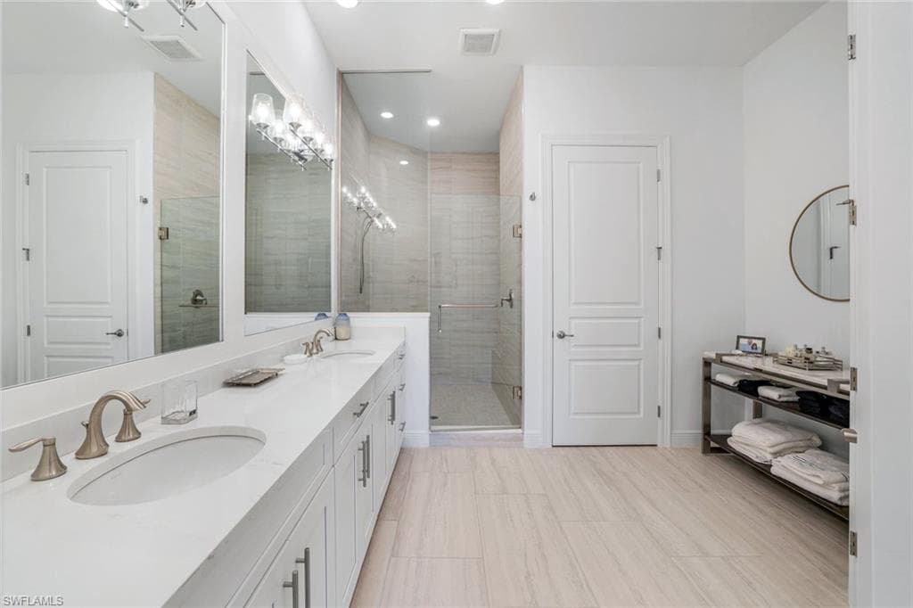 16374 Viansa Way 302, Naples, FL 34110-10