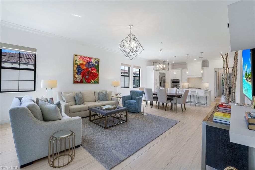 16374 Viansa Way 302, Naples, FL 34110-2