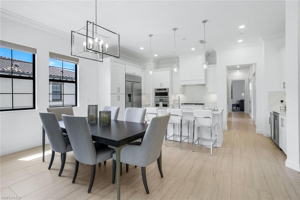 16374 Viansa Way 302, Naples, FL 34110-7
