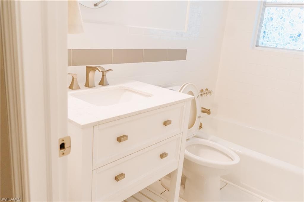 174 2nd St, Bonita Springs, FL 34134-39