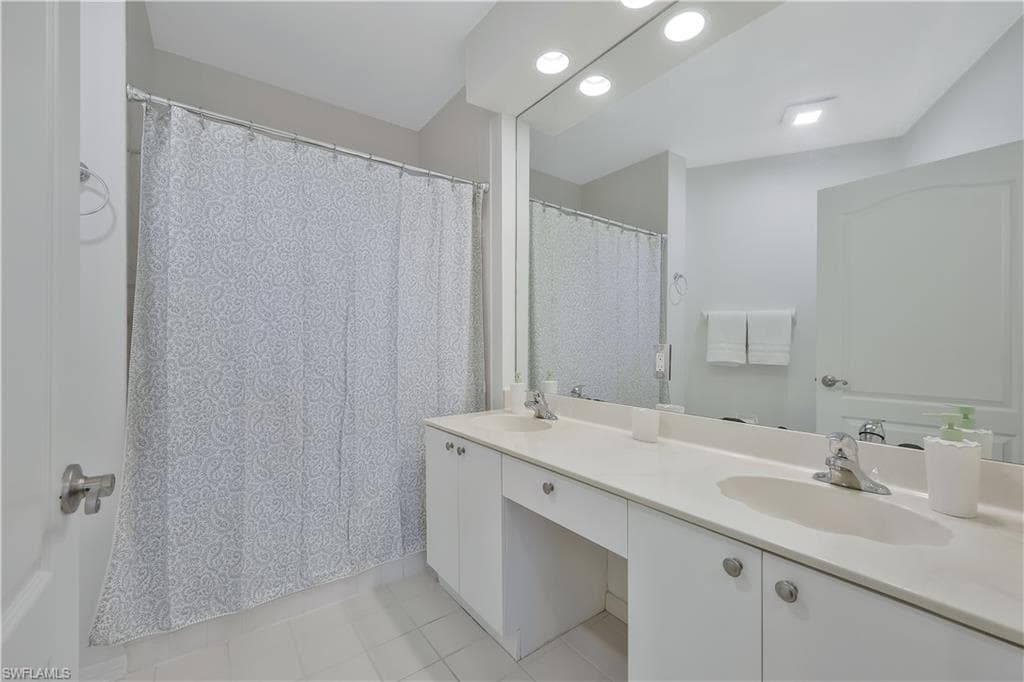 8380 Excalibur Cir H3, Naples, FL 34108-5