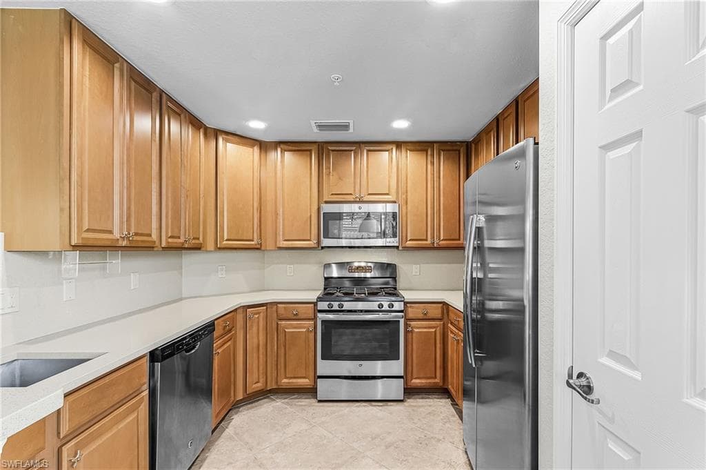 3163 Serena Ln 101, Naples, FL 34114-8