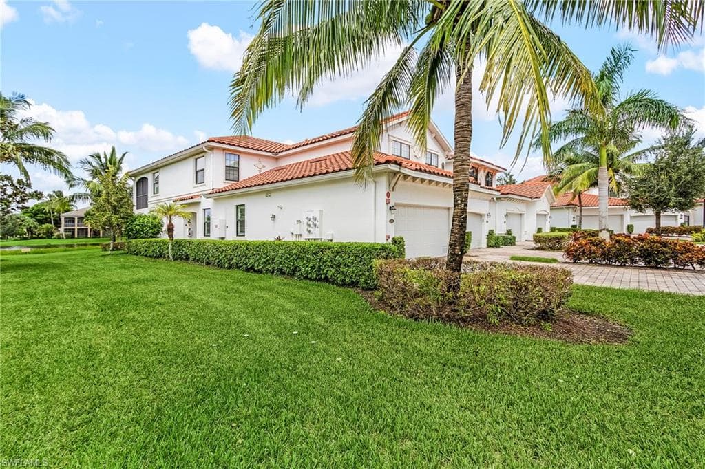 3163 Serena Ln 101, Naples, FL 34114-2